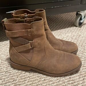 NWOT Teva Waterproof Tech Ankle Boots